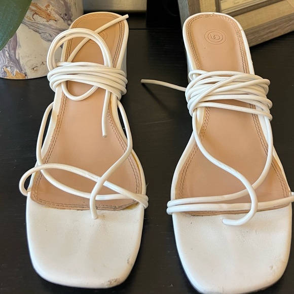 UO strappy block sandals - Picture 3 of 6